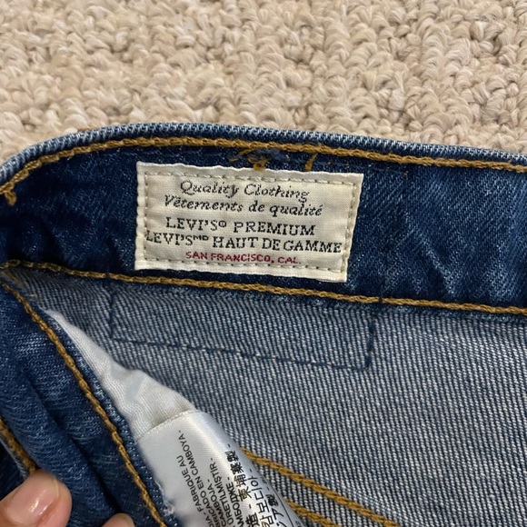 Levi’s 501 Mid-Thigh Shorts - Picture 4 of 7
